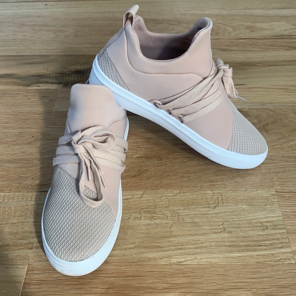 Steve Madden Blush Kicks - Picture 1 of 7